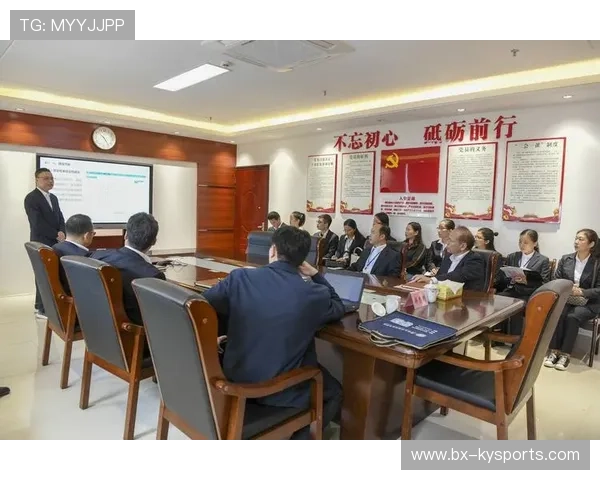 国际拳击裁判在执法中采用录像复核与医学顾问复核并公示结果，国际拳击比赛规则